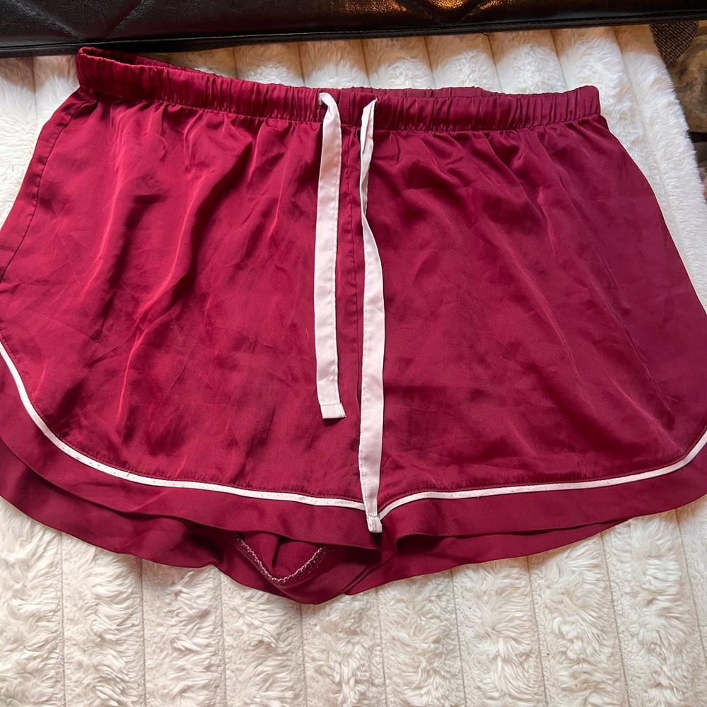 Stars above silk shorts - L
